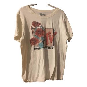 Music Television MTV Women's Ivory Short Sleeve Tee with Red Mums Motif Size L